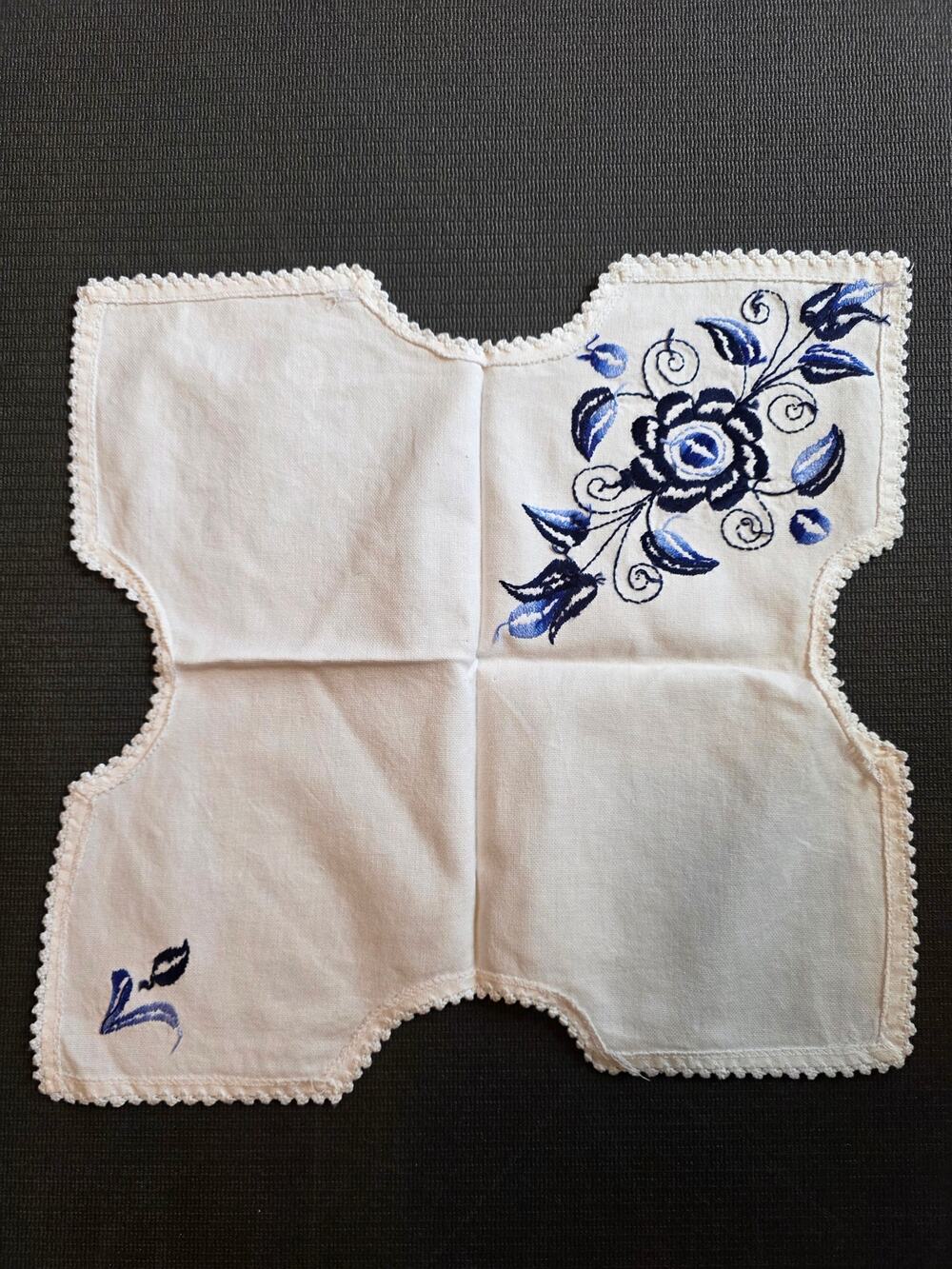 VTG Portuguese Blue Delft Like Flower Embroidered Doily Breadbasket Liner Cotton